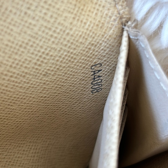 🤍🩶 Louis Vuitton Damier Azur Sarah Wallet - Picture 11 of 16